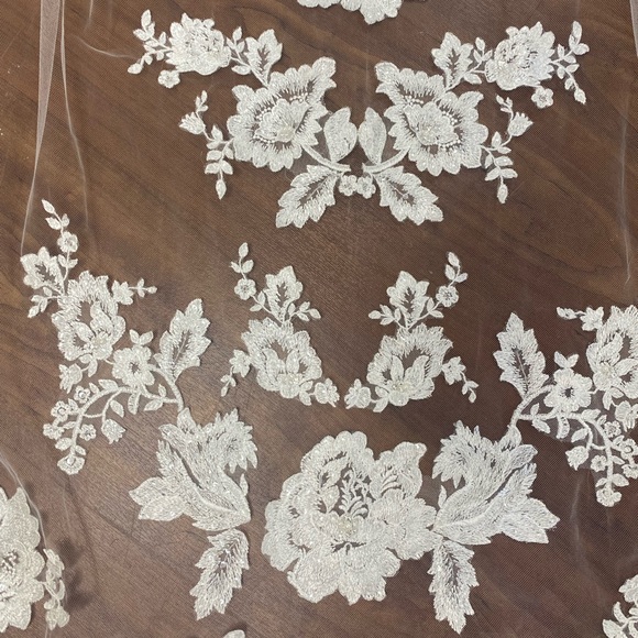 COPY - Cathedral Veil Lace Beaded Bel-Aire NWT - Picture 4 of 5